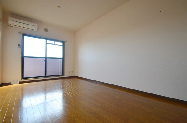 フローレスタカーサの物件内観写真